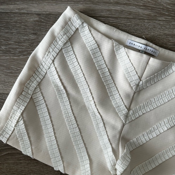 English Factory Beige and White Detail Shorts - Picture 2 of 3